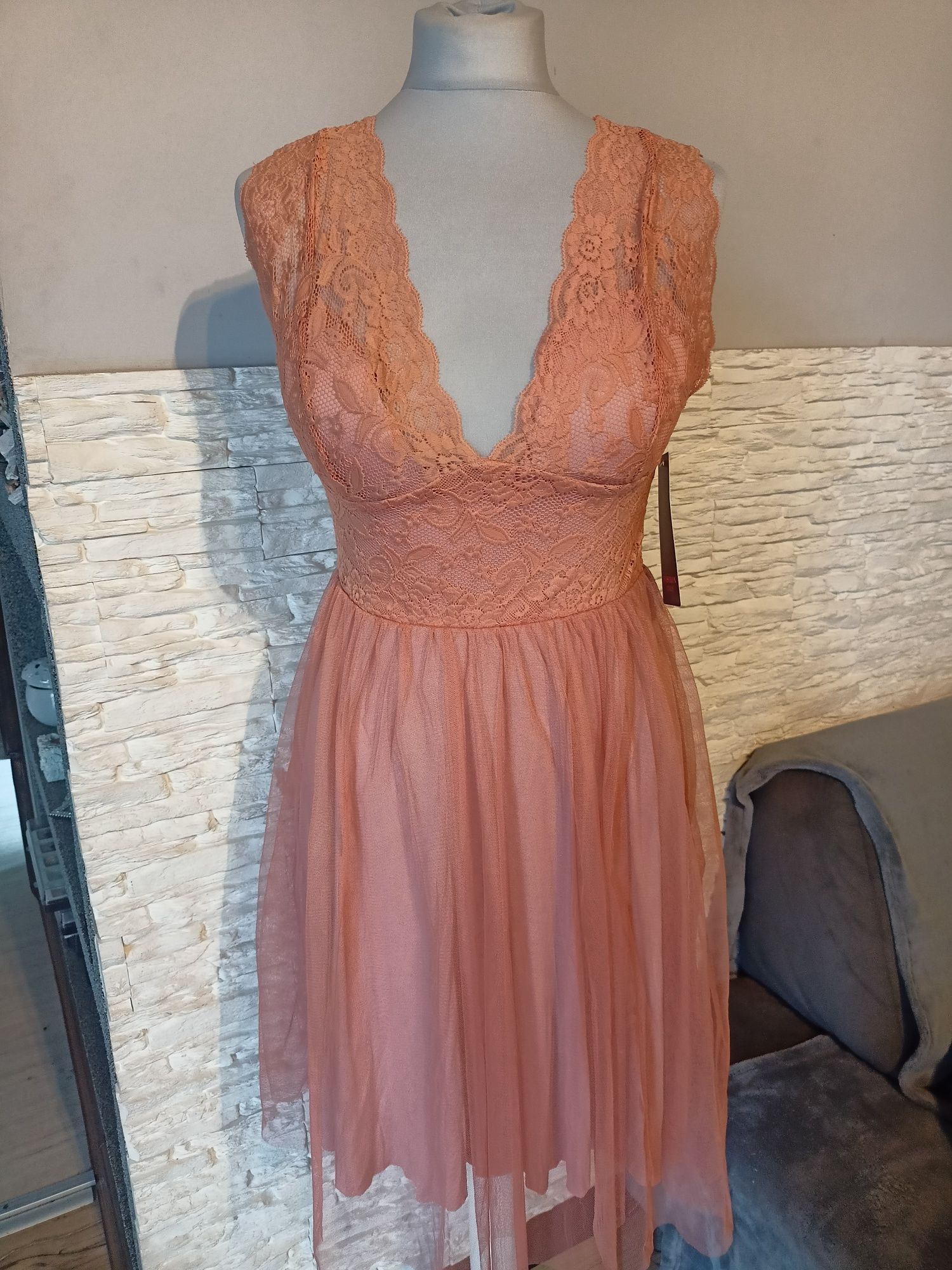 Elegancka nowa sukienka koronka rozmiar S/M