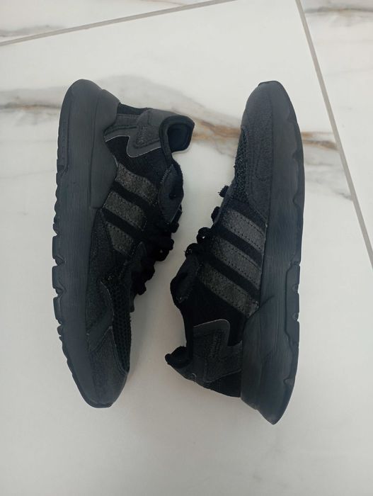 Кросівки Adidas у 32 розмірі