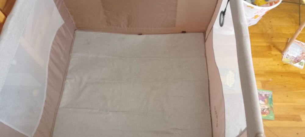 Манеж дитячий,супер легкий та компактний.