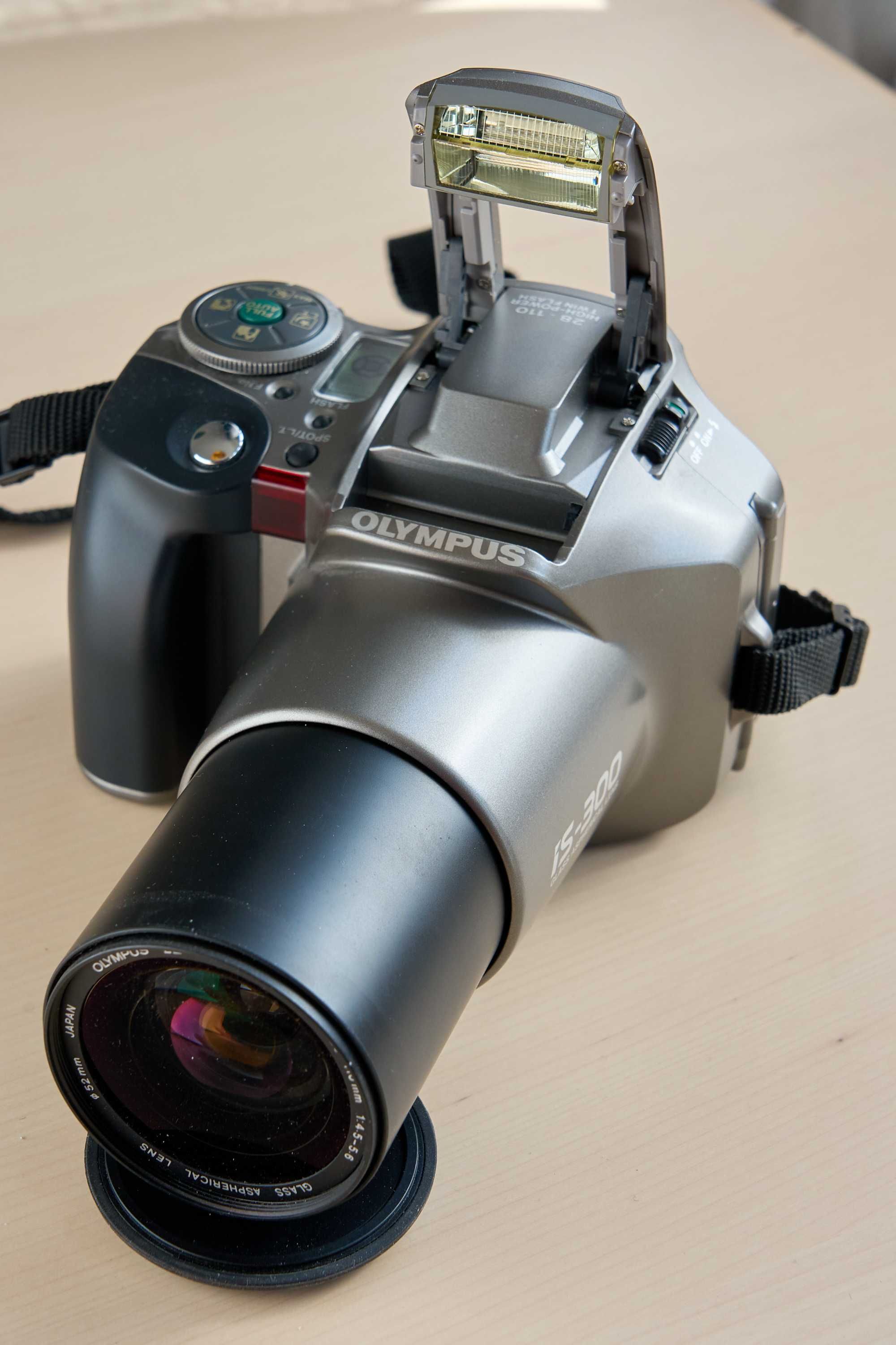 Olympus iS-300 analog - trochę lustrzanka, trochę kompakt, stan bdb