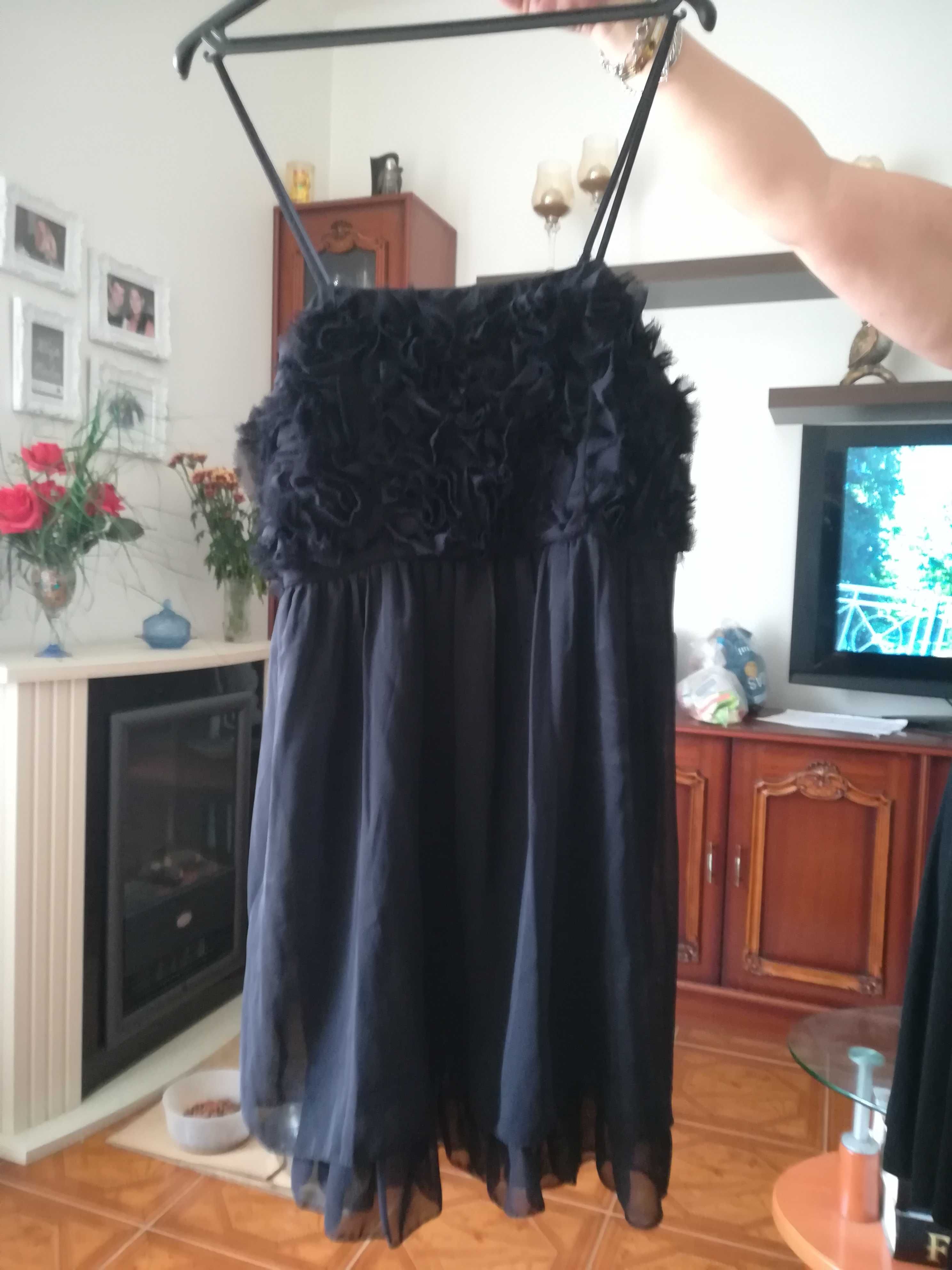 Vestido preto muito bonito e elegante para uma festa