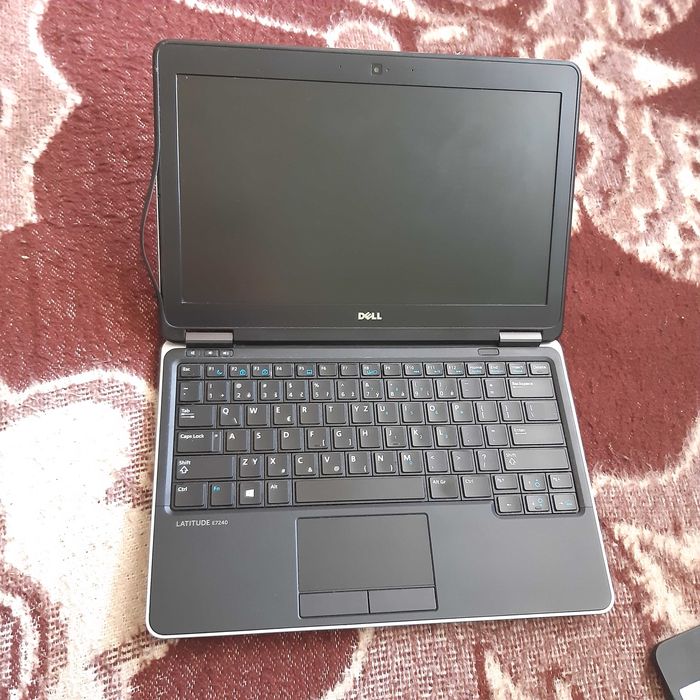Dell Latitude E7240 8 GB RAM, Intel Core i5, 2,5 GHz, 119 GB SSD,WIN10