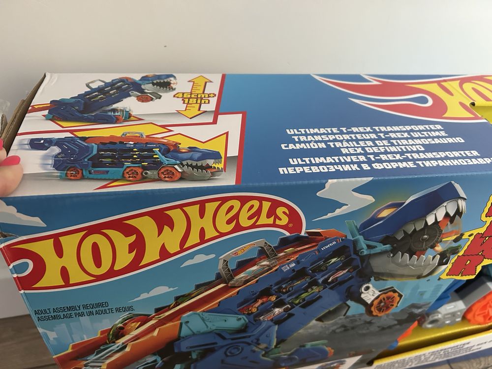 Hot WHEELS T-REX mega transporter  stan jak nowy