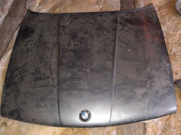 Капот і птіца  на BMW E34.