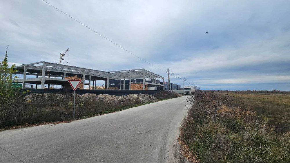 Продаж комерційних, промислових та складських ділянок — Погреби