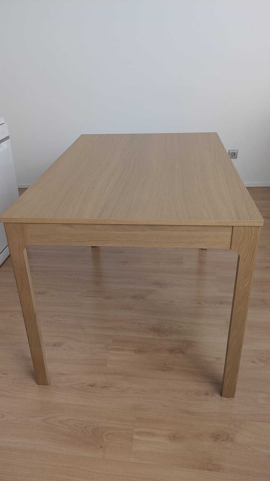 Mesa de carvalho extensível