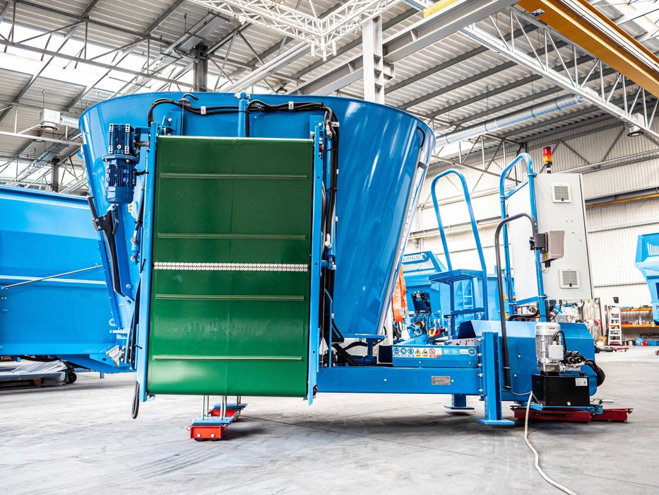 Elektryczny Stacjonarny Wóz Paszowy EUROMILK Rino FX800 HD (8m3)