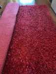 Tapete vermelho pelo médio