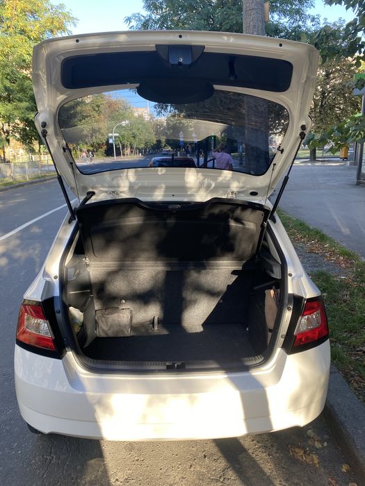 Продам своє авто Skoda Fabia 2016