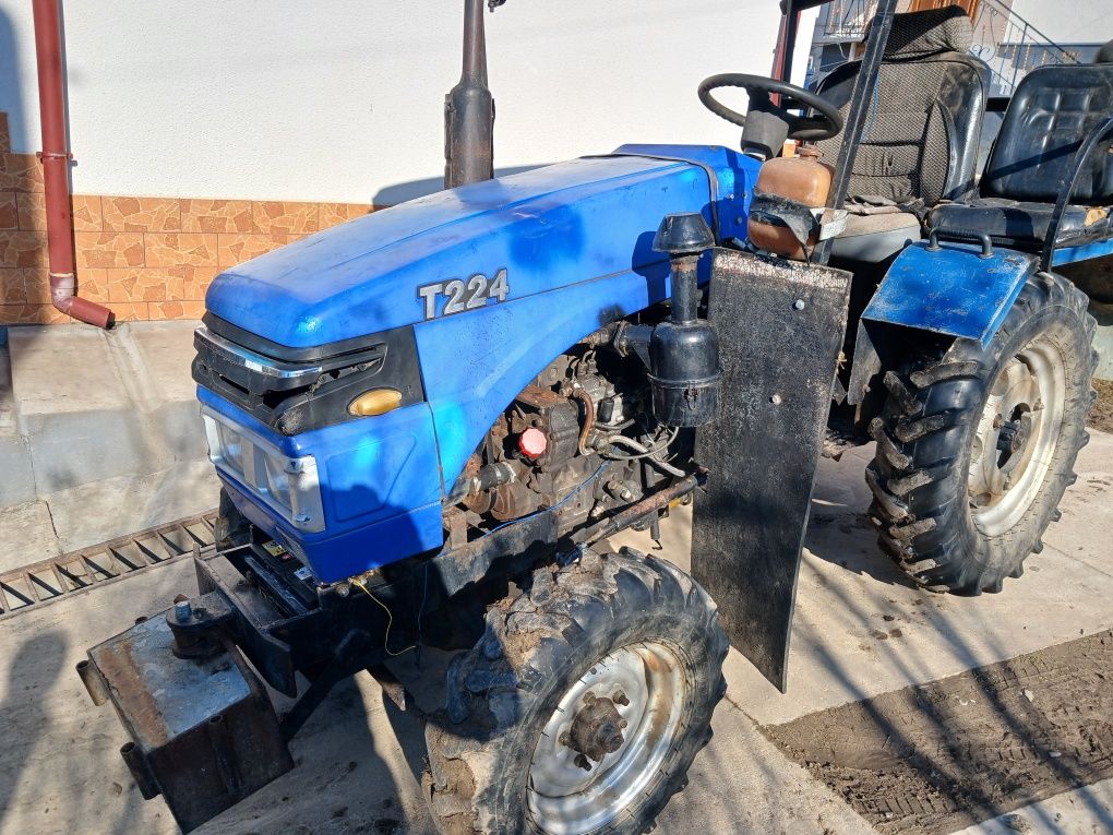 Продам трактор Т224 двох циліндровий дизель 4х4 є деякі запчастини