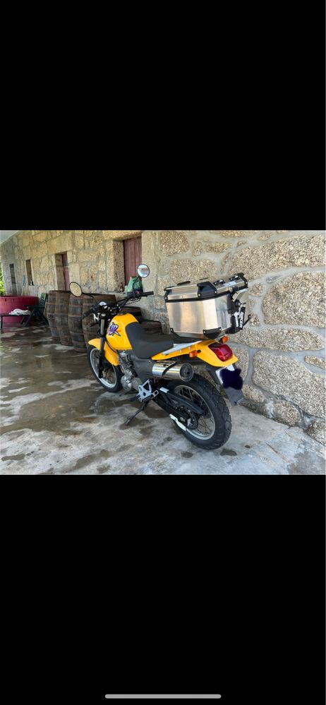 Honda SLR 650 com mala Givi