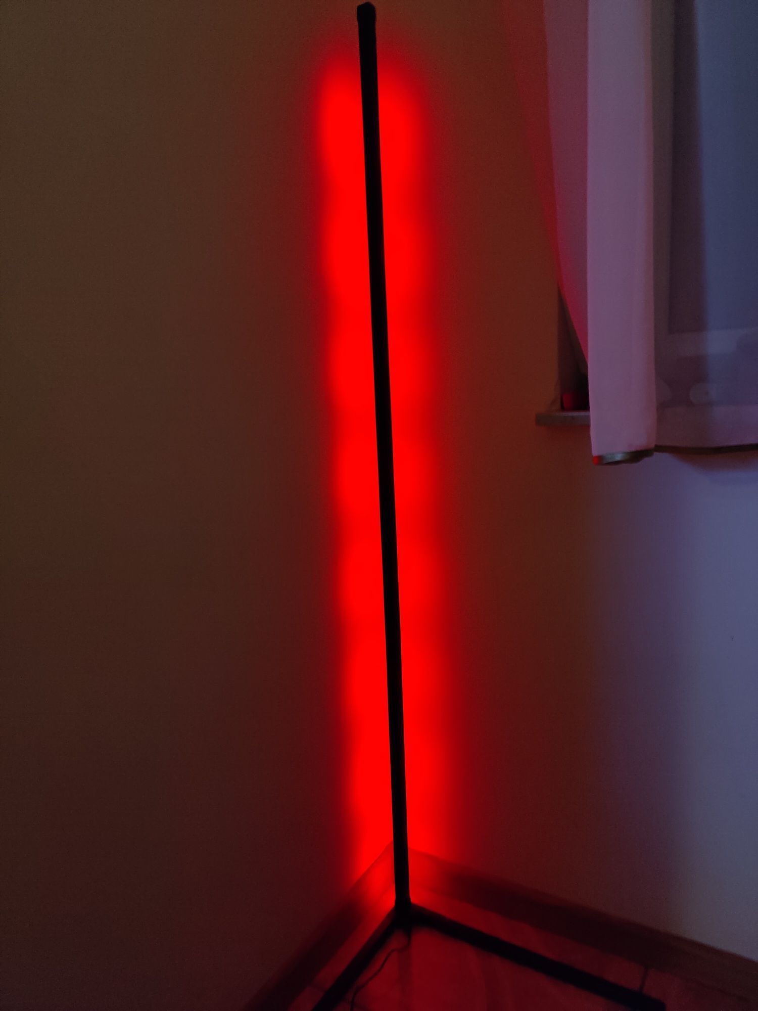 Lampa stojąca podłogowa narożna LED + pilot  światło jednolite i kolor