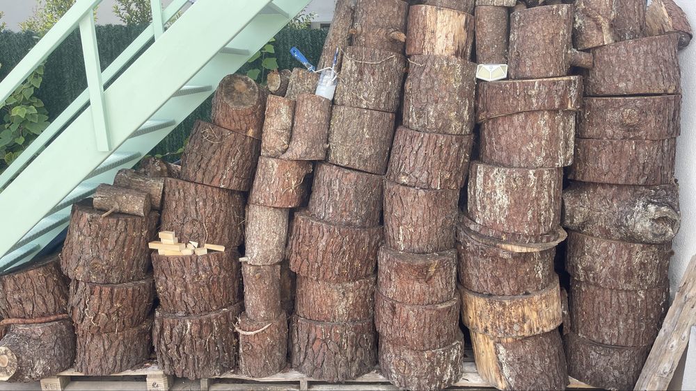 Lenha para lareira - Madeira seca - pinho pinheiro