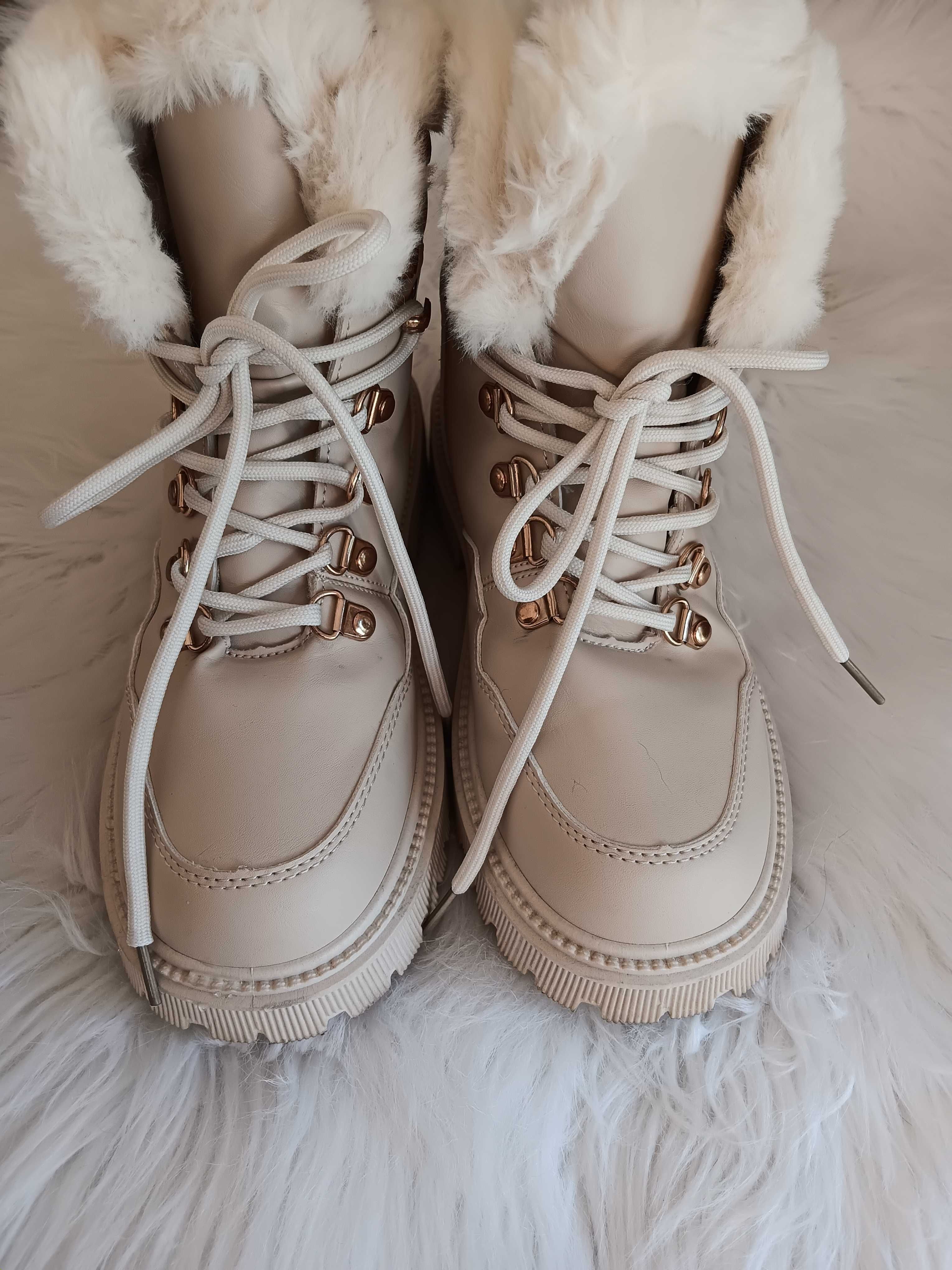 Bota Estilo Militar com Pêlo-Seaside - como novas