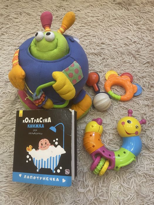 Лот іграшок доя найменших