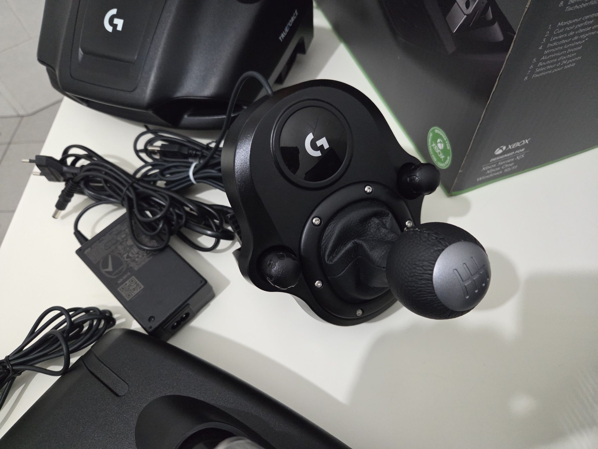 Volante Logitech G923 TRUEFORCE com Pedais e Câmbio Manual