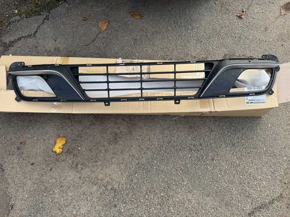 Решітка в бампер Kia Niro