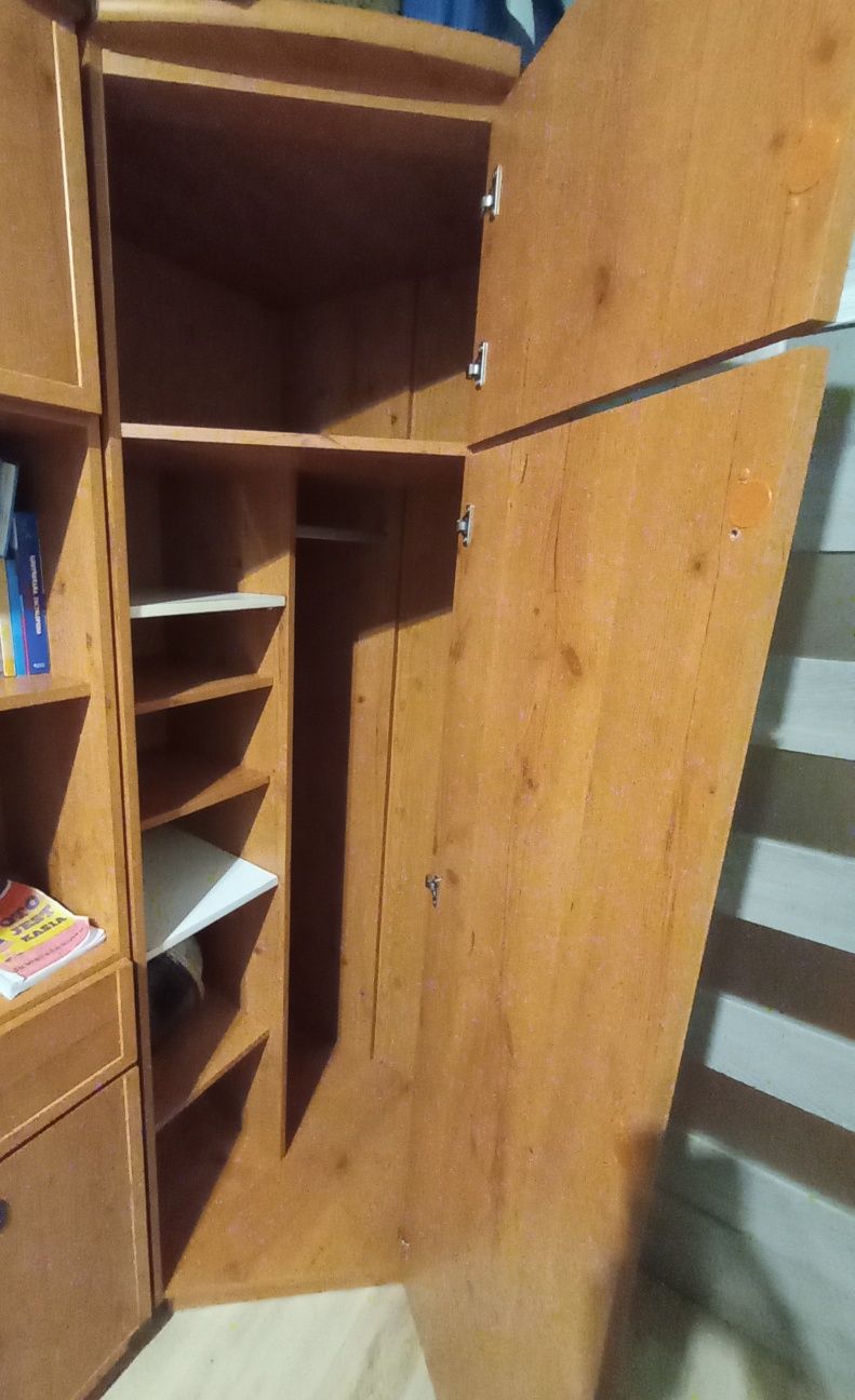 Regał i szara rogowa Bog Fran używane