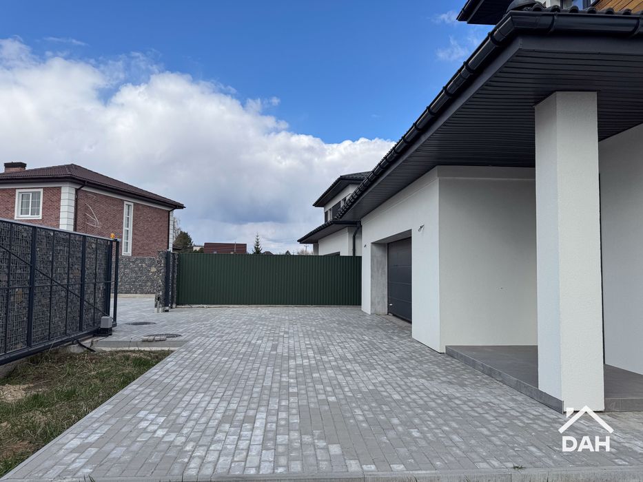 Будинок 216 м², 7 соток, під чистове є гараж та газ с. Крюківщина