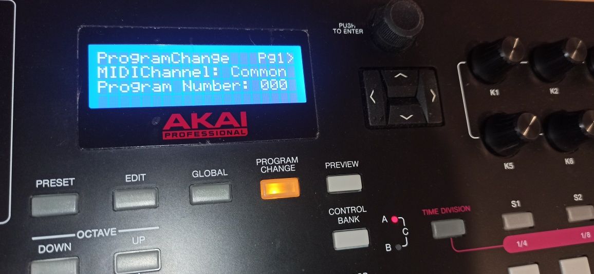 MIDI  клавіатура Akai mpk 225 Professional нова.
