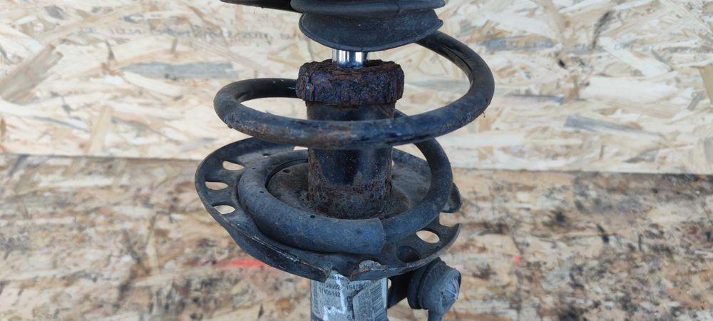 Fiat Croma II FL LIFT 1.9 JTD McPherson Prawy Przedni Prawy Przód PP