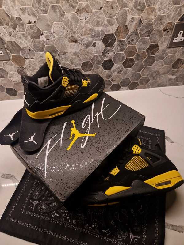 Jordan 4 Retro Thunder R.40
