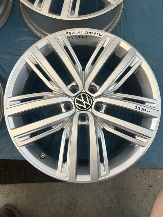 552 Felgi Aluminiowe Oryginał VW Volkswagen R 19 5x112 Bardzo Ładne