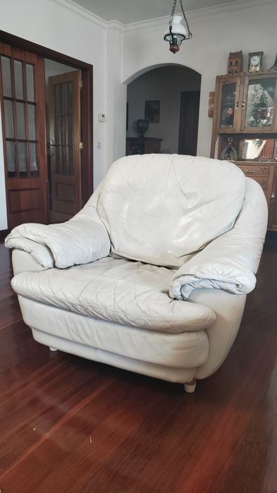 Sofá em pele 3 lugares - oferta 2 individuais