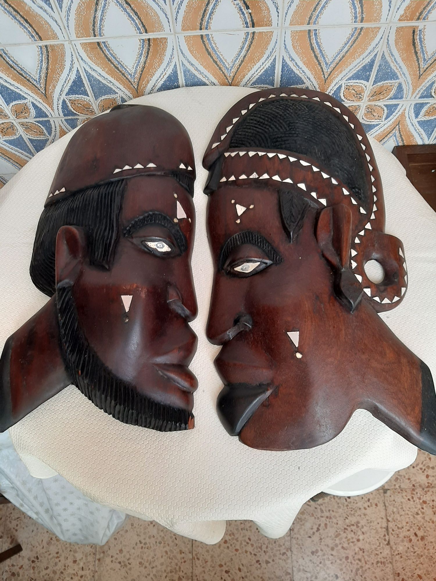 Mascaras de arte africana  em bom estado