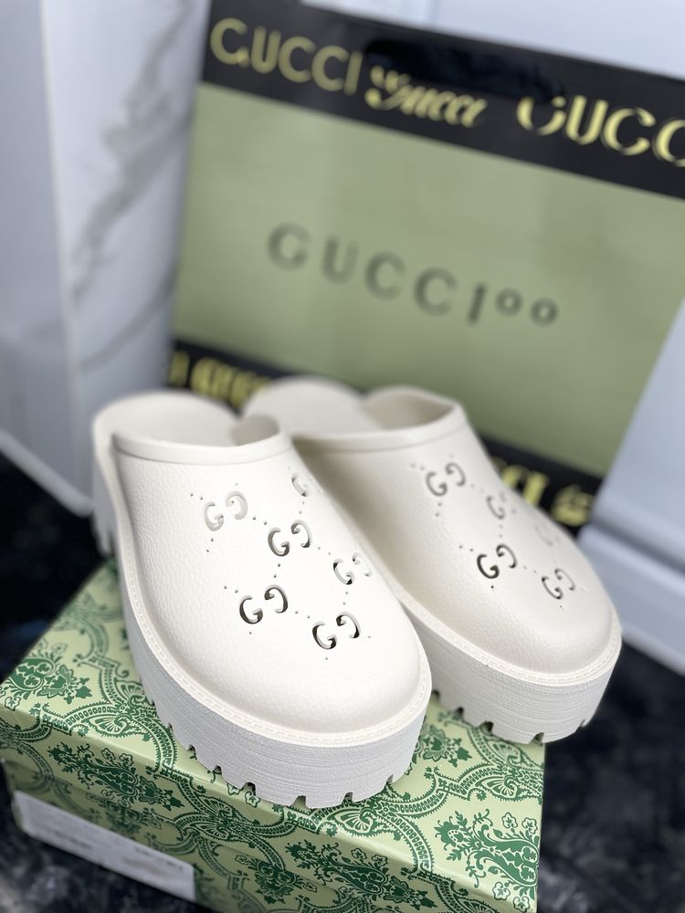Клоги мюли сабо на танкетке бежевые Gucci