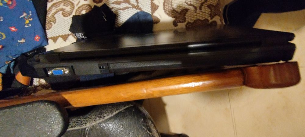 Portátil Insys a funcionar para peças