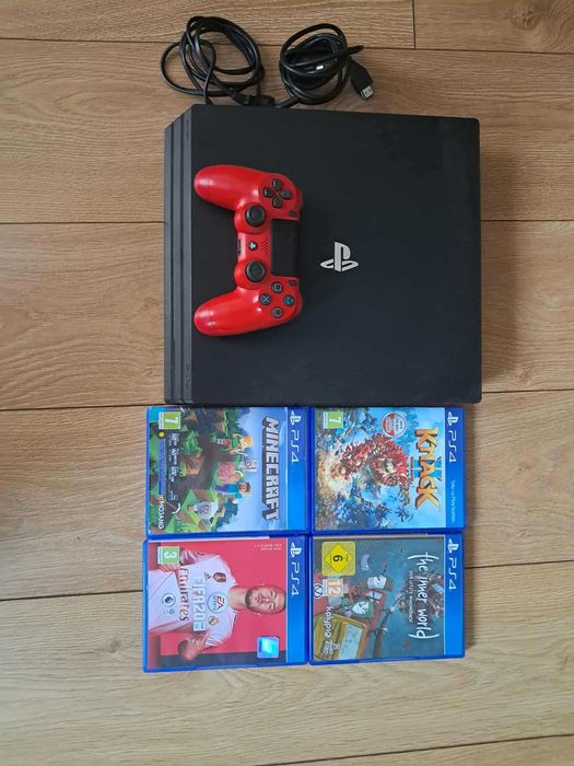 PS4 PRO 1T 1 pad + 4 gry