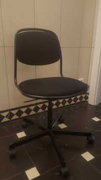 Krzesło obrotowe Ikea ORFJALL czarne