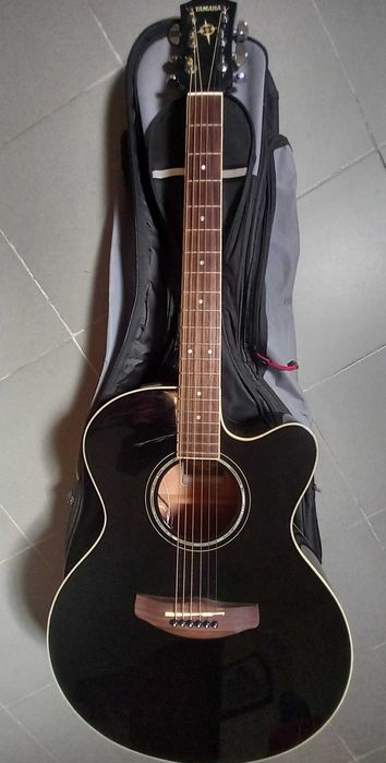Yamaha CPX500 BL — Como Nova + Estojo Resistente.