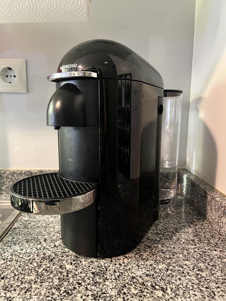 Maquina de café Nespresso Vertuo Plus Deluxe Black C