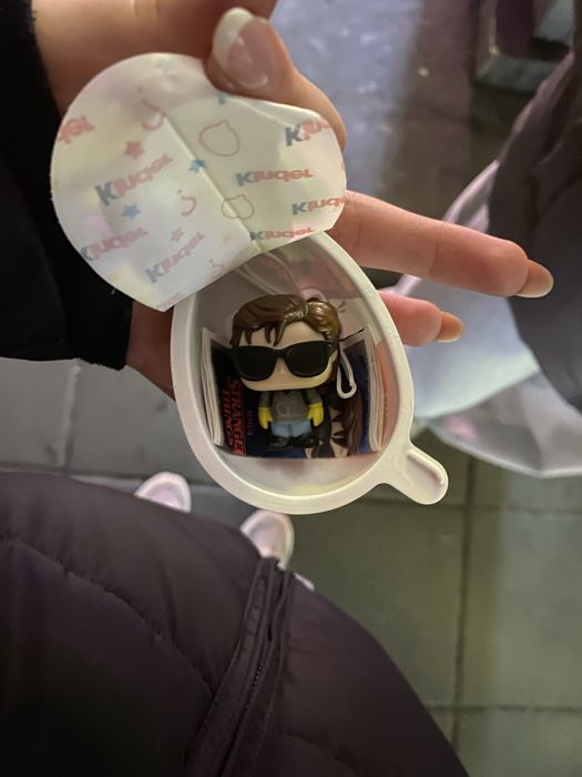 Стів з кіндера Дивні Дива з ниточкою (продаю вбо обмінюю)