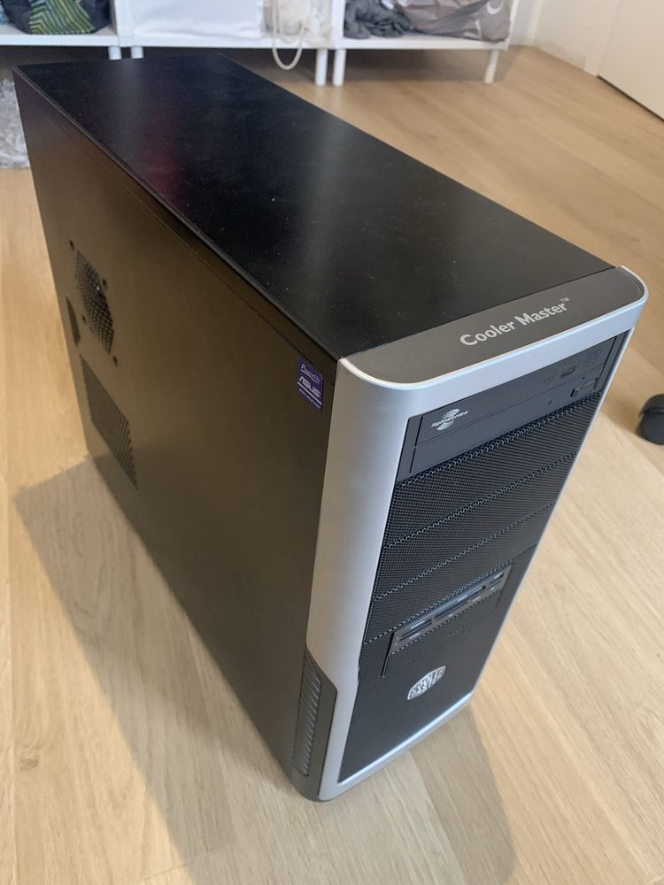 Obudowa Cooler Master z zasilaczem 600 W i wentylatorem 120 mm