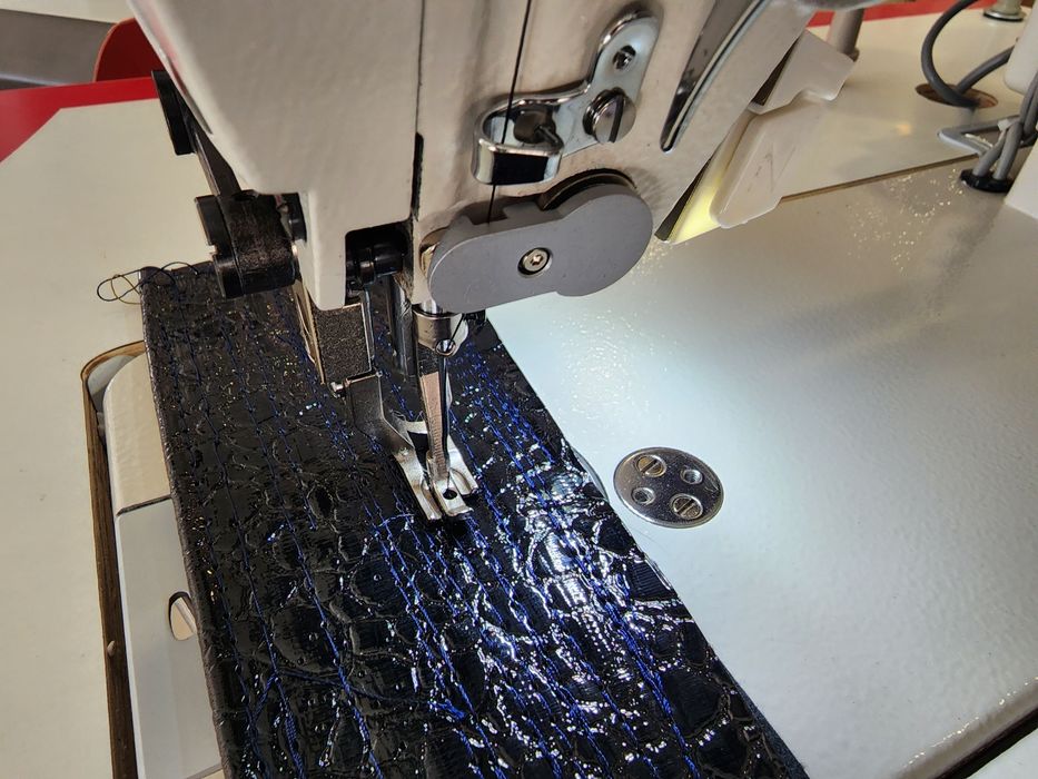 Швейная прямострочная  промышленная машина с двойным продвижением