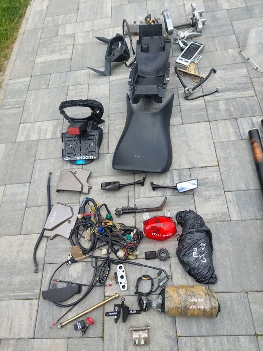 Hyosung gtr 125 250 stacyjka napęd kolektor kierownica siedzenie moduł