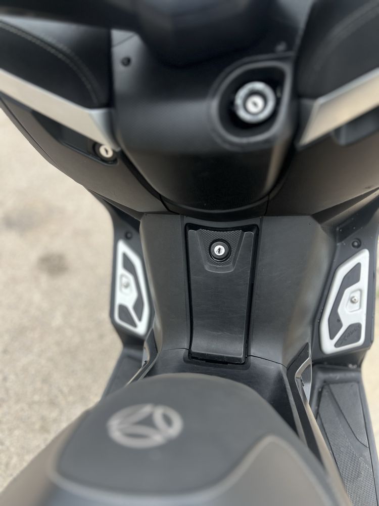 YAMAHA XMAX 125cc  só 16300 km