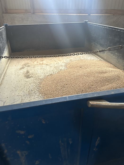 Прицеп до трактора хороший є багато чого іншого такош є і 2 осний