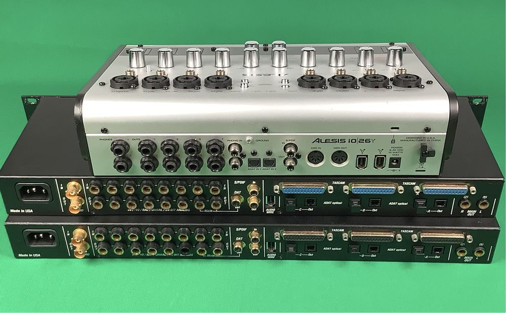 Alesis IO26 аудіо інтерфейс