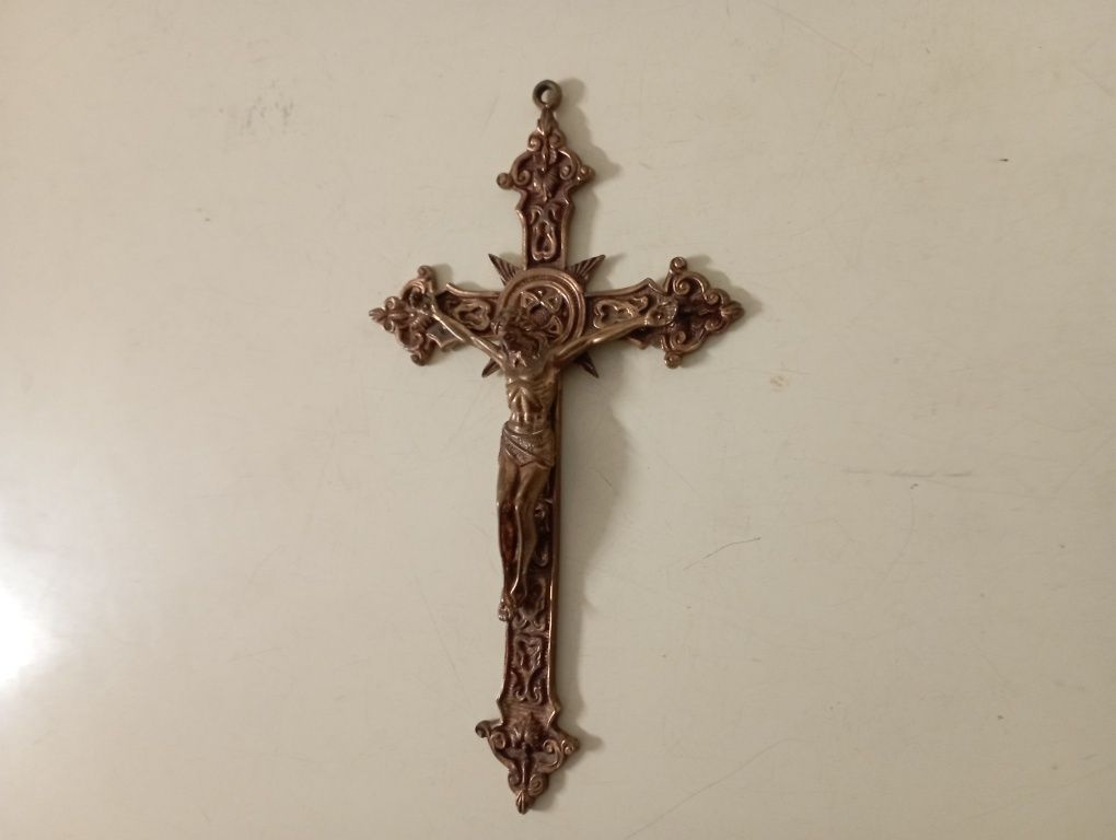 Crucifixo em latão