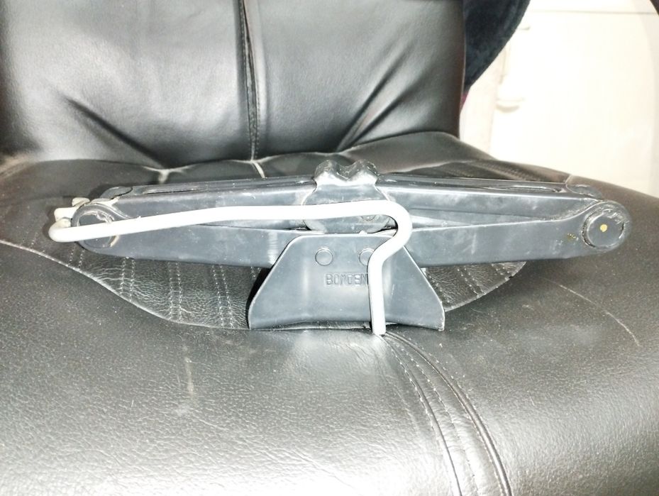 Домкрат для авто