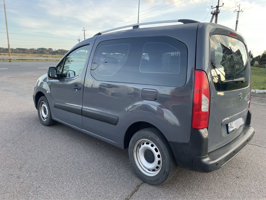 ч Peugeot Partner 2017 року випуску пасажир