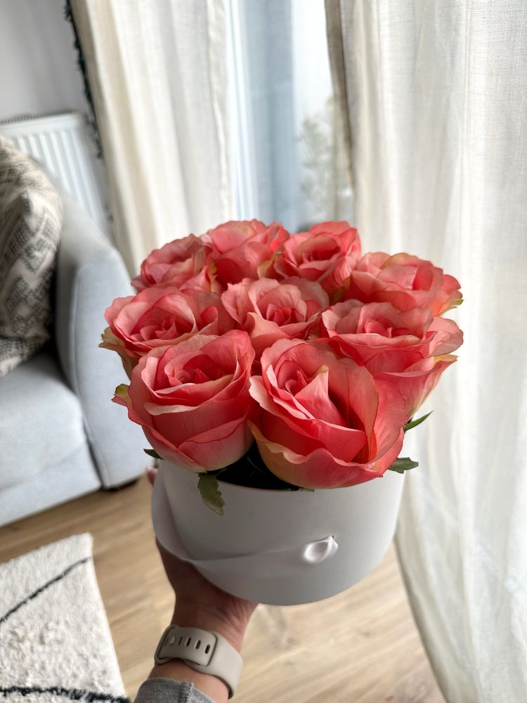 Flower box różowe kwiaty róże sztuczne