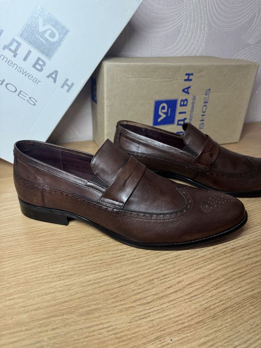 Продам нові чоловічі шкіряні темно-коричневі туфлі