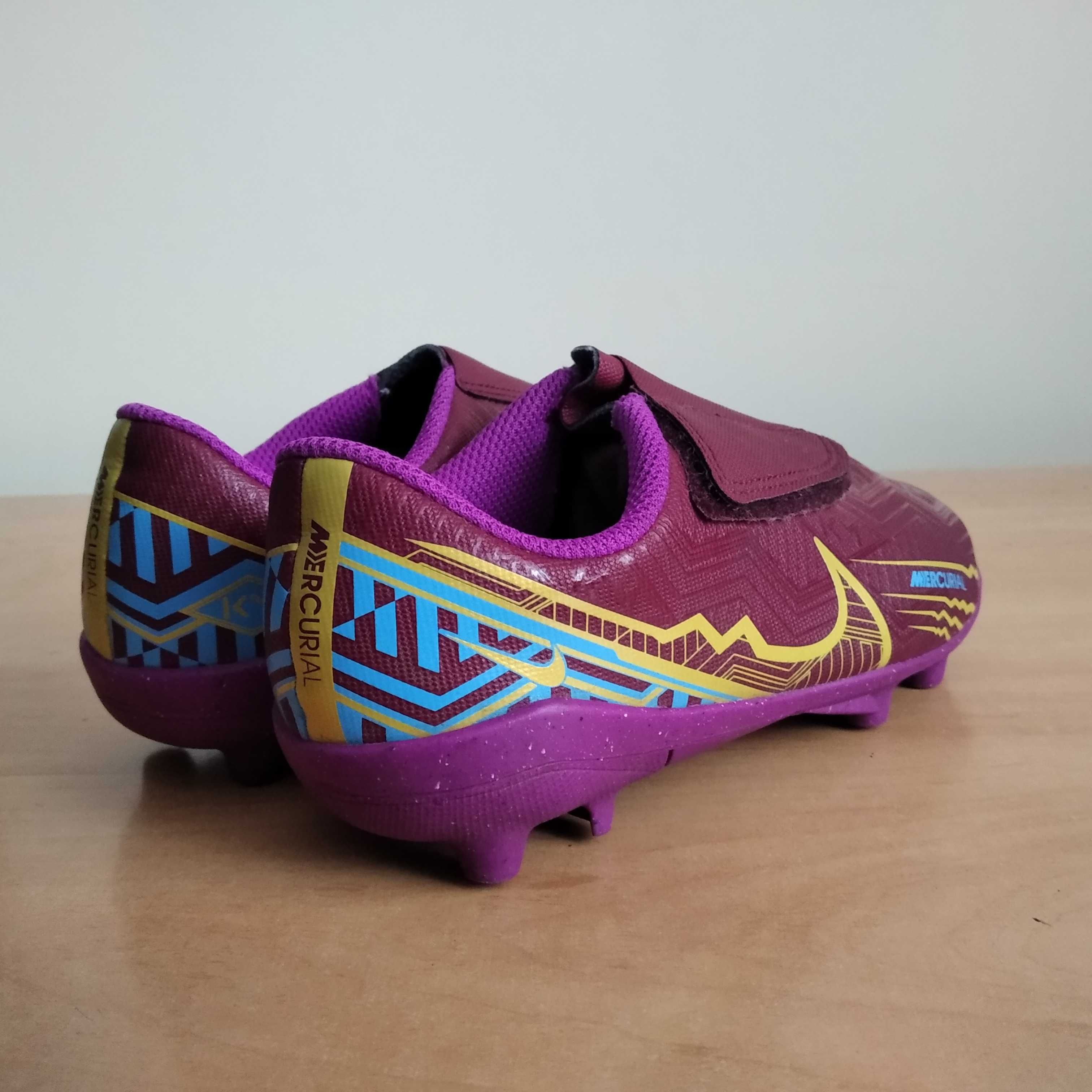 Dziecięce buty piłkarskie NIKE MERCURIAL VAPOR 15 CLUB MG roz eu-28.5