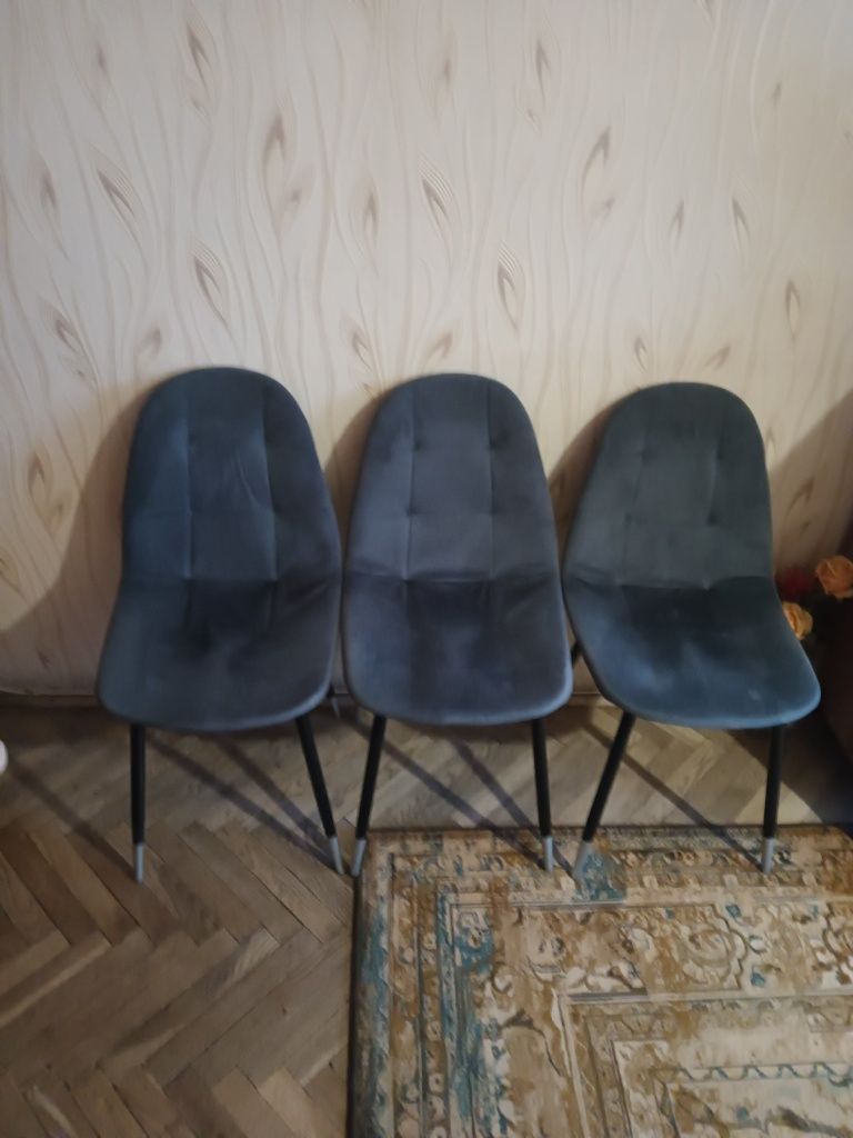Sprzedam trzy krzesła -50zł sztuka