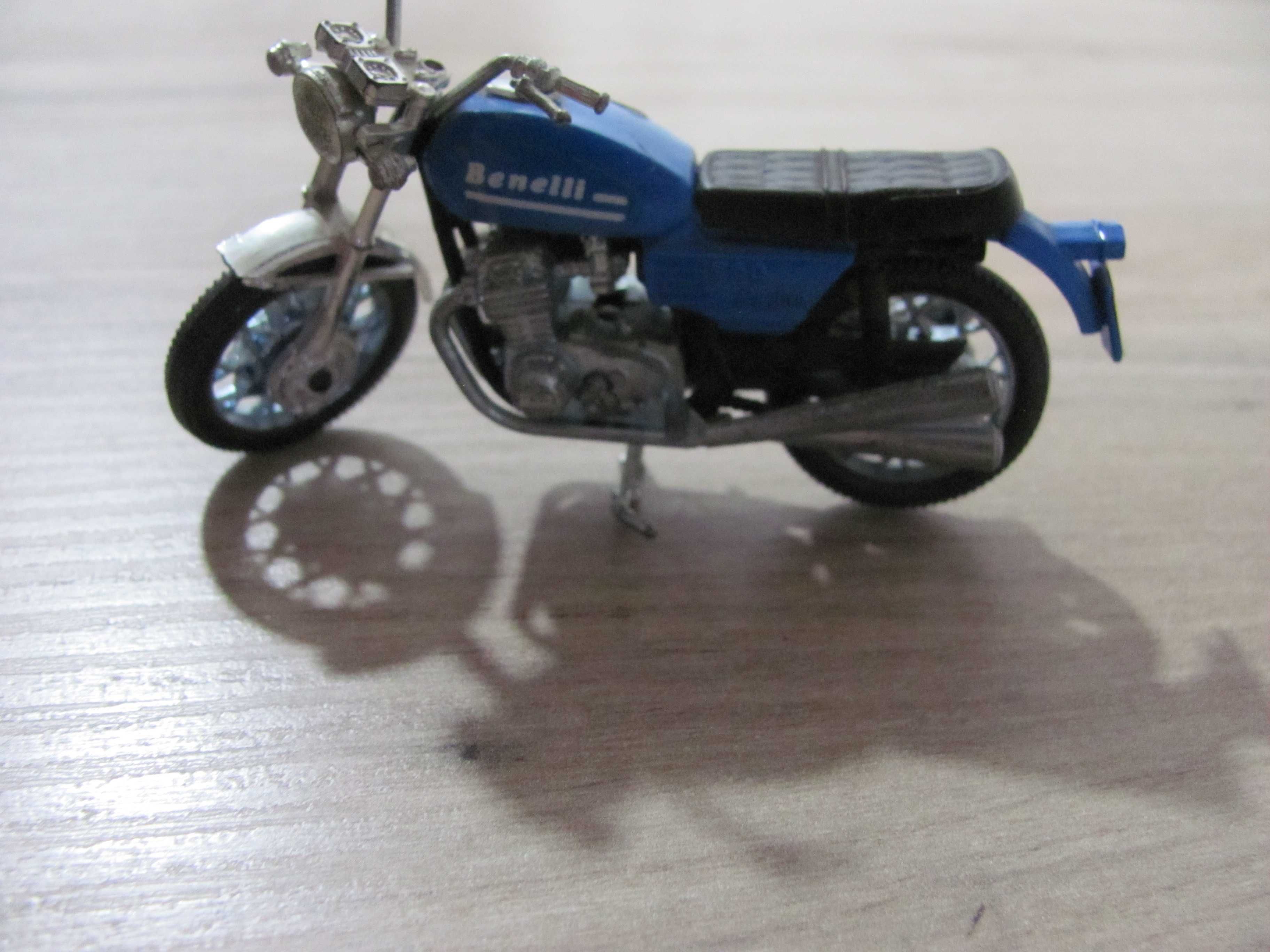 Model 1:24 Motocykla GT659 Polistil BENELLI 500cc Quatro 1978r